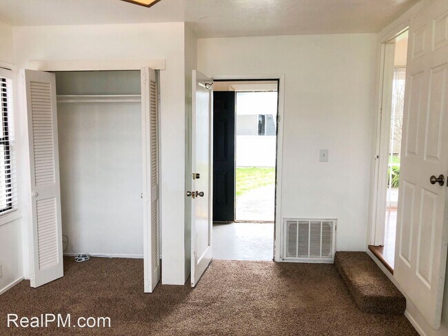 Building Photo - 2 br, 1 bath House - 3529 Spring Street
