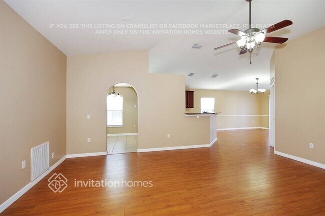 Foto del edificio - 14127 Econ Woods Ln