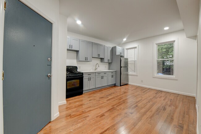 Foto del edificio - 37 LOGAN Ave