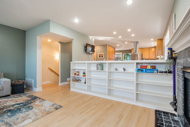 Building Photo - 4224 Francis Ave N