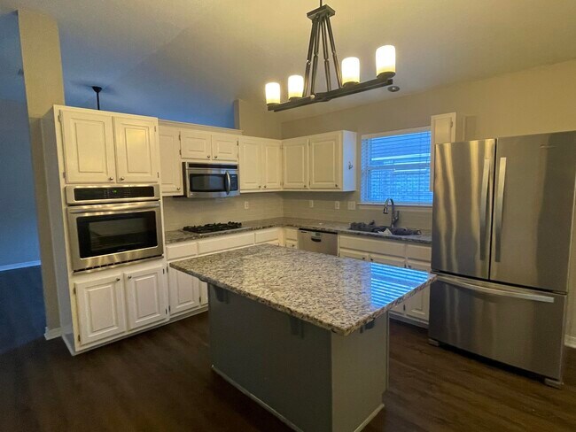 Building Photo - 1144 Troon Dr E