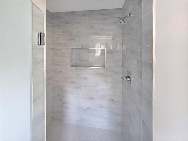 Foto del edificio - 136 Crumley St SE