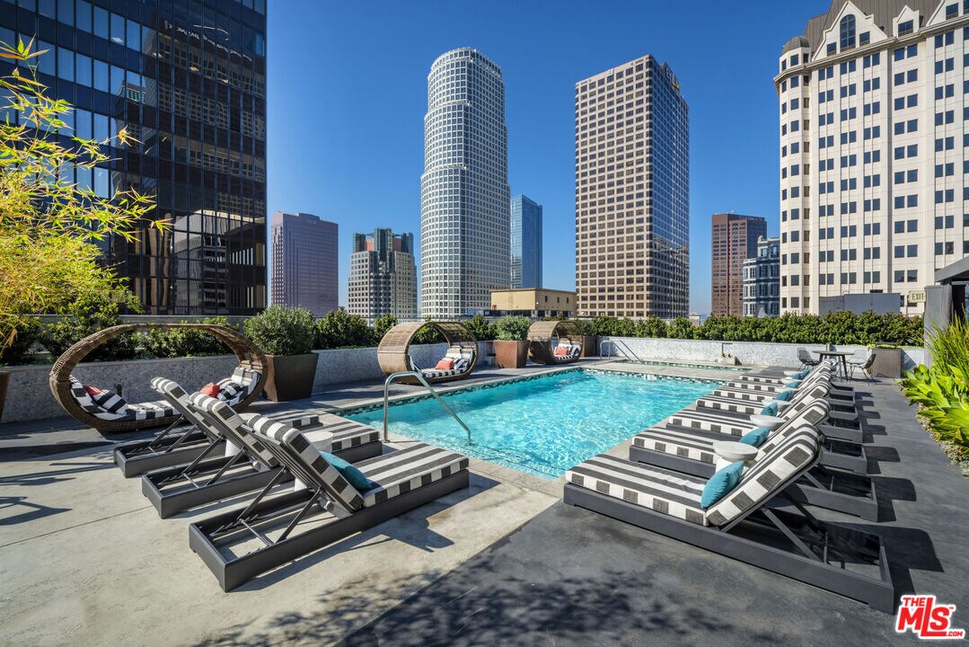 Foto principal - 727 W 7th St