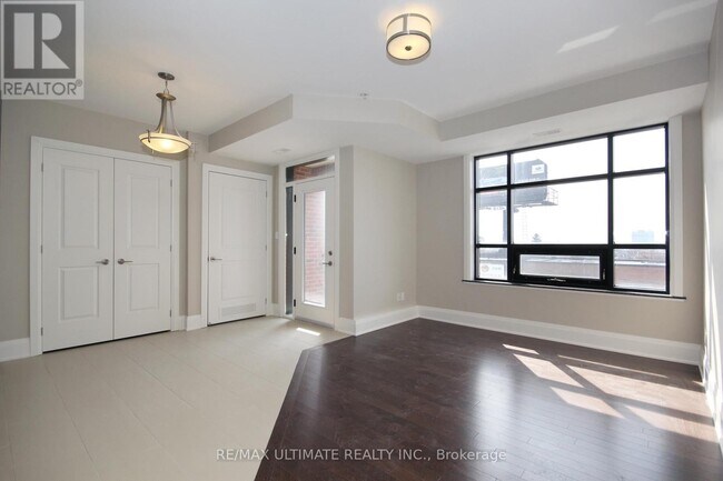 Building Photo - 458 Oakwood Ave