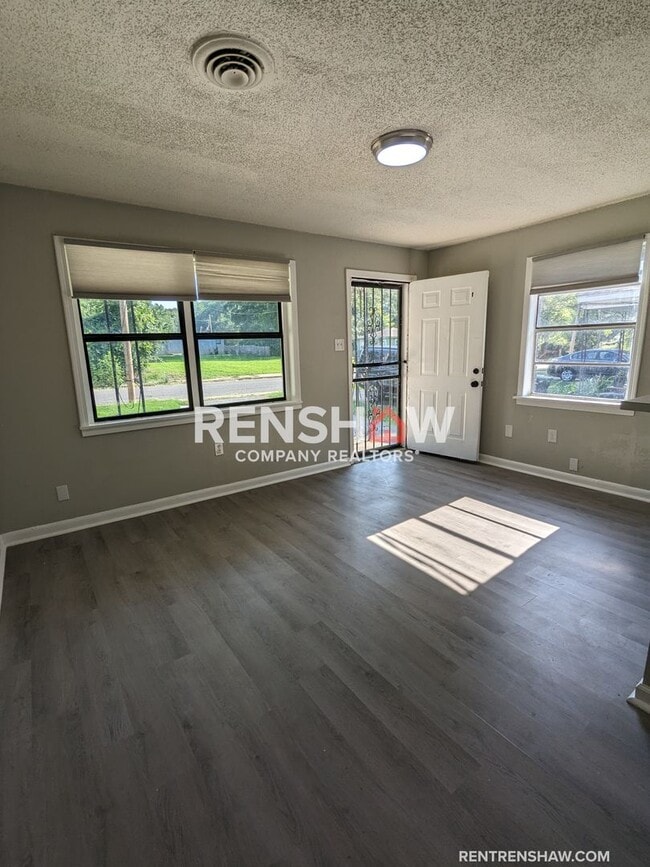 Building Photo - Holiday Special - Free January Rent with a...