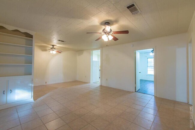 Building Photo - 548 4th St