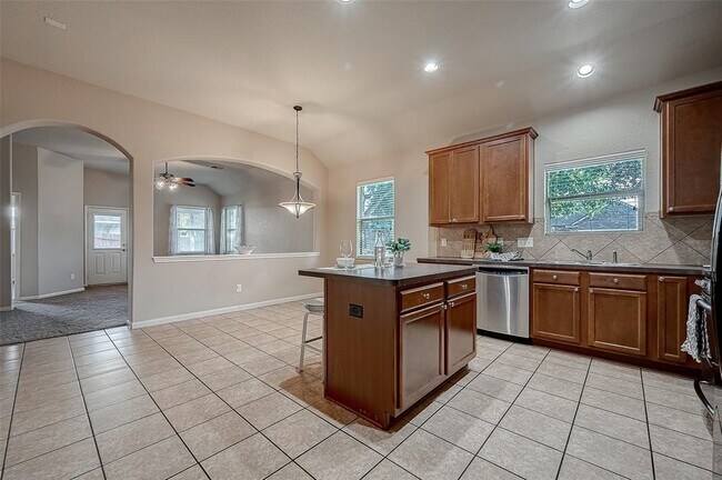 Foto del edificio - 6151 Grassy Haven Ln