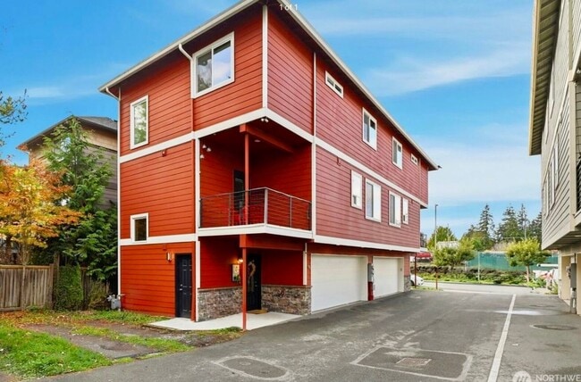 Building Photo - Beautiful 3 Bedroom Townhouse in Everett