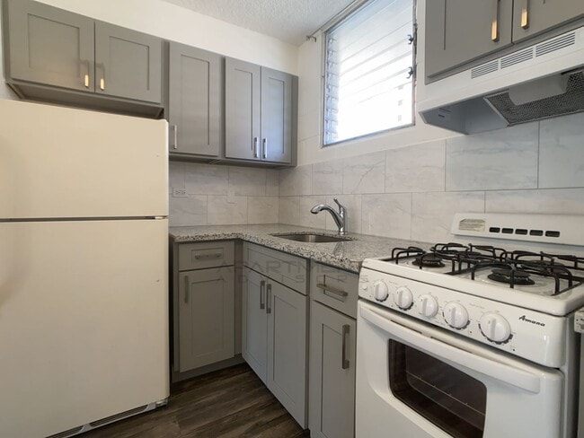 Building Photo - 1130 Hassinger St