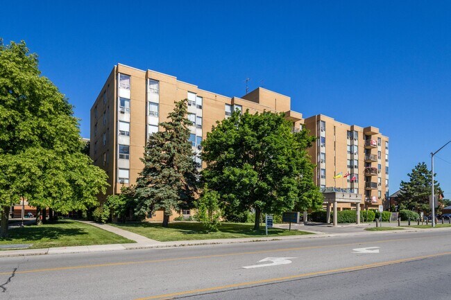 Photo du bâtiment - Gorgeous Renovated 2 Bed On Mall Road