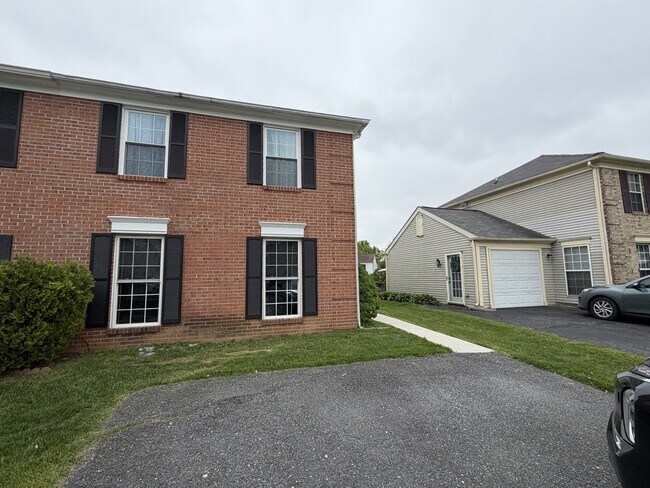 Foto del edificio - 5805 Farmgate Ct