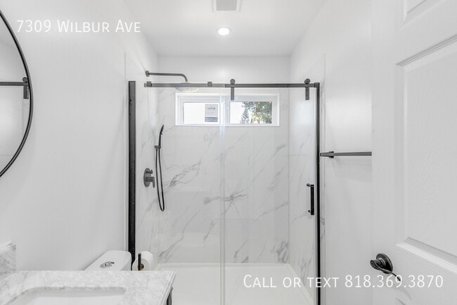 Foto del edificio - 7309 Wilbur Ave