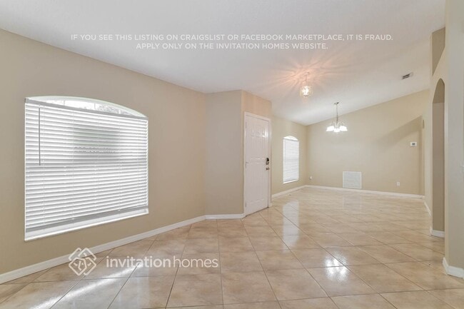 Building Photo - 1300 Navarre Dr