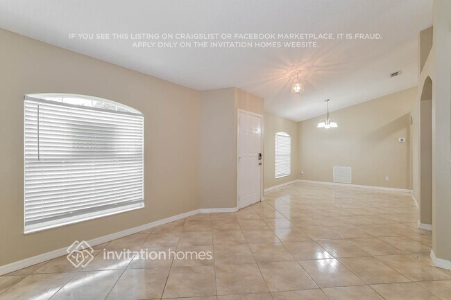 Foto del edificio - 1300 Navarre Dr