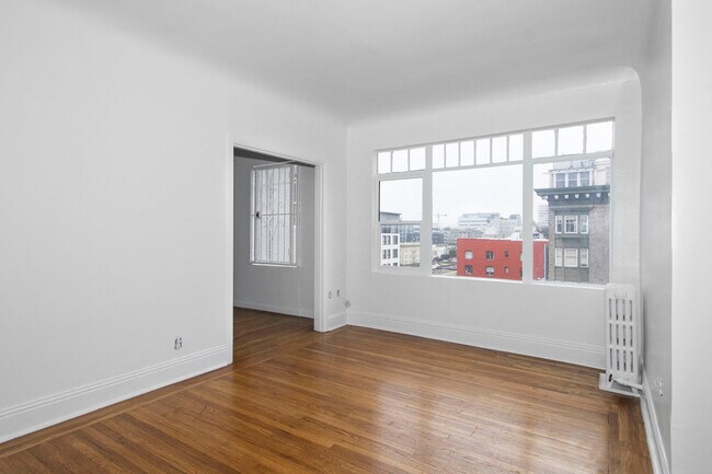 Interior Photo - 781 O'Farrell
