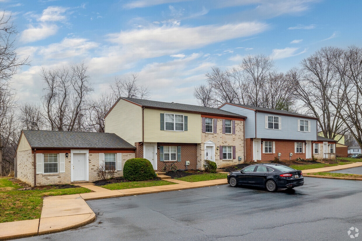 Building Photo - Meadowside Apartments