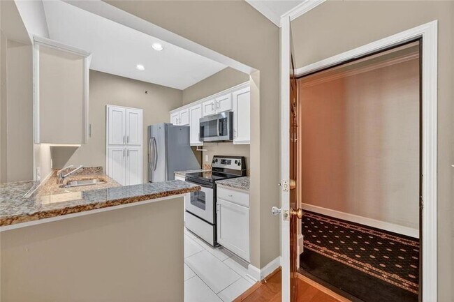 Foto del edificio - 2865 Lenox Rd NE