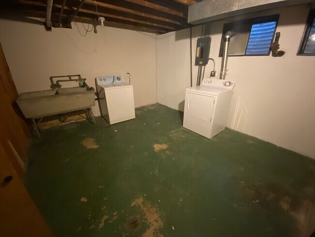 Foto del edificio - 3 Bedroom 1.5 Bath Townhome - Prime Oak Pa...
