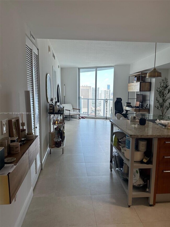 Foto del edificio - 185 SW 7th St