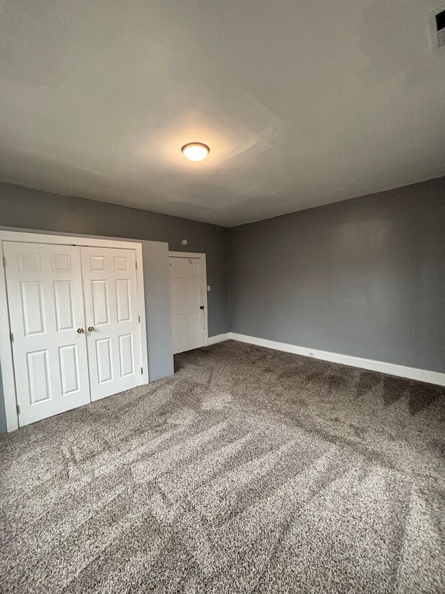 Building Photo - 2337 E 5th Ave