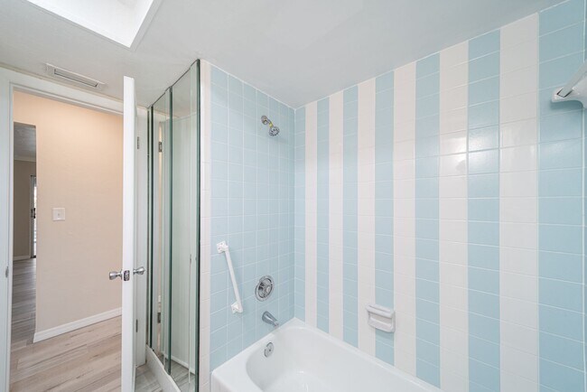 Foto del edificio - Welcome to your dream rental in Cape Coral! This fully remodeled, MONTH TO MONTH available home.