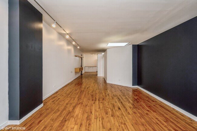 Building Photo - 636 N Orleans St
