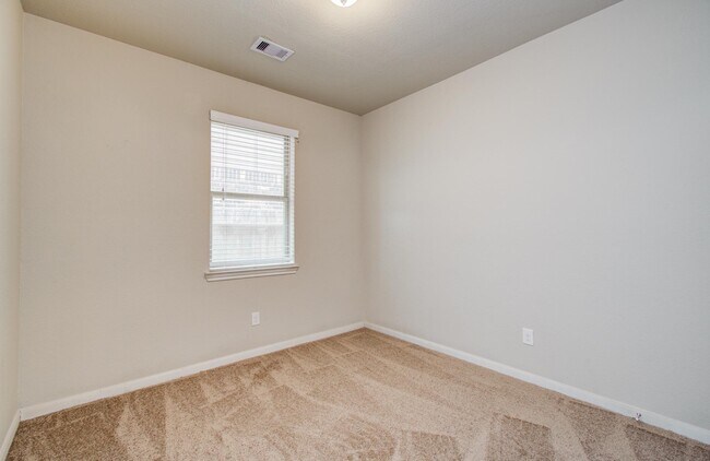 Foto del edificio - 15618 Whispering Green Dr