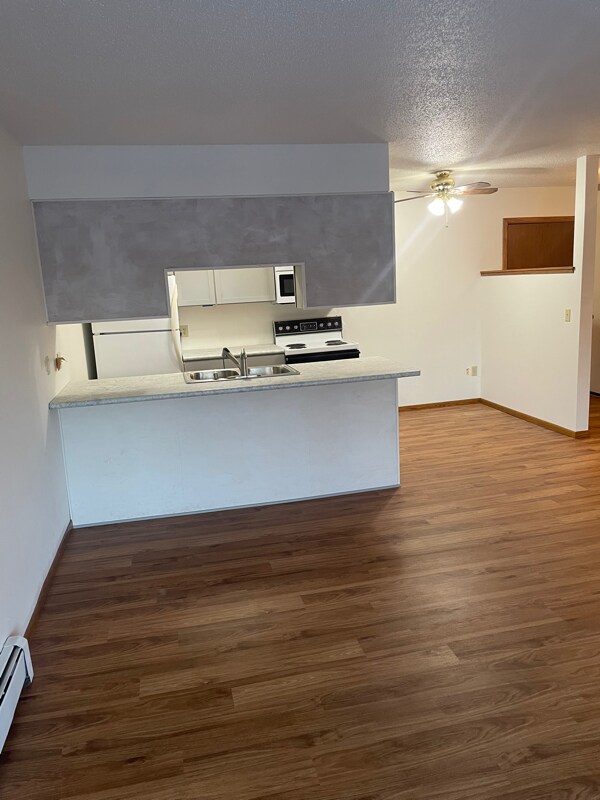Foto del edificio - 8935 Old Cedar Ave S