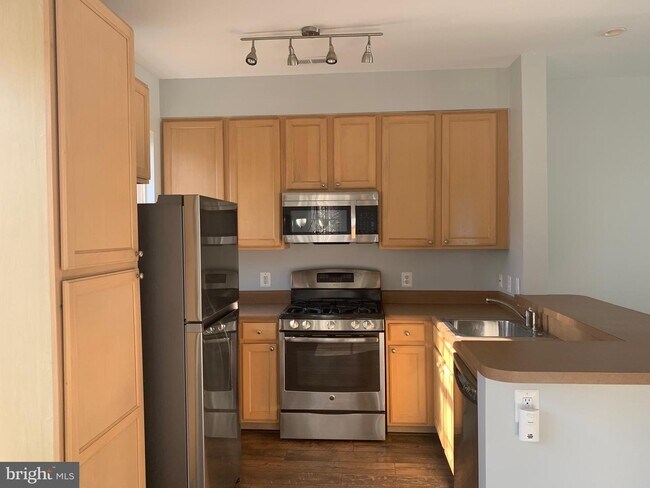 Building Photo - 23150 Blackthorn Square