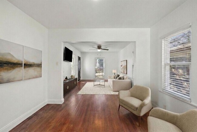Foto del edificio - 906 E 43rd St