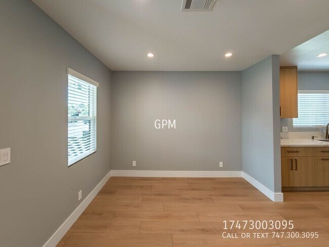 Foto del edificio - 6454 Gentry Ave
