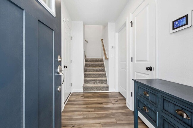 Building Photo - "Spacious 4-Bedroom Condo with 3.5 Baths in Prime Suffolk Location – 2081 Sq Ft of Comfort and St...