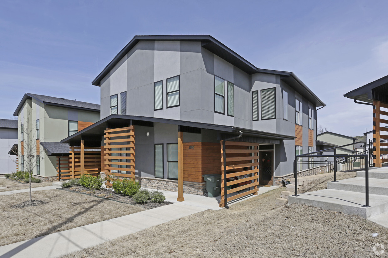 Foto principal - North Cedar Townhomes