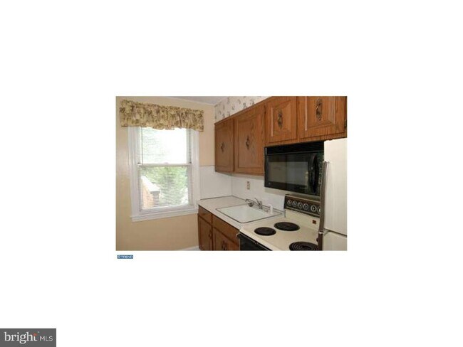 Building Photo - 217 Pilgrim Ln