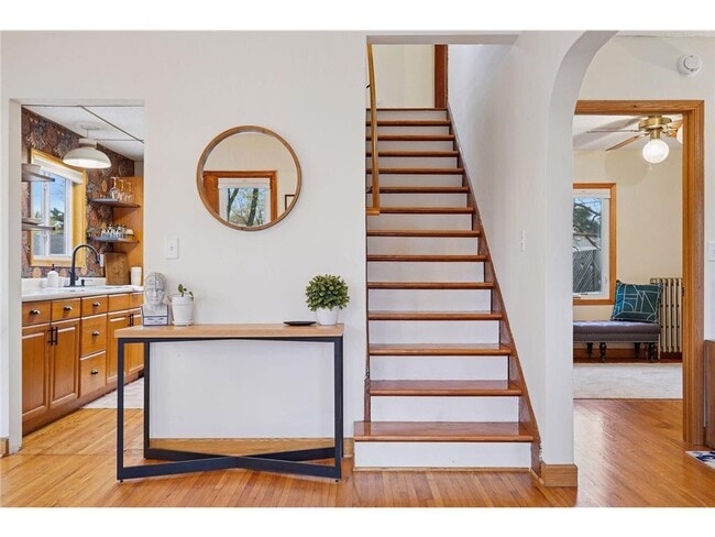 Building Photo - 1705 Ivy Ave E