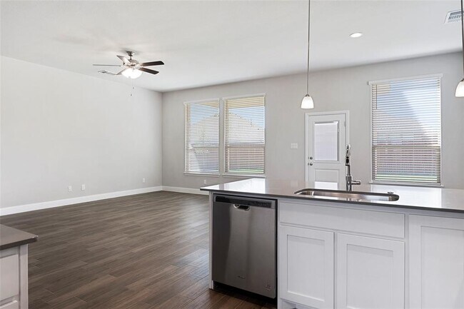 Building Photo - 1105 Whispering Hl Dr