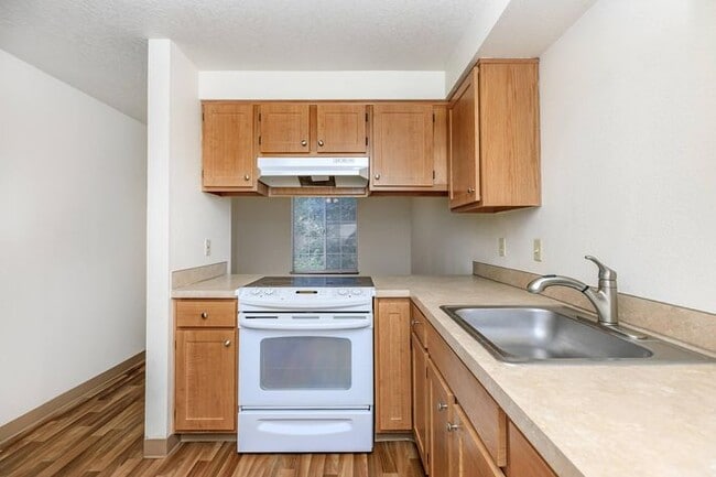 Building Photo - Brightwaters at Redhawk