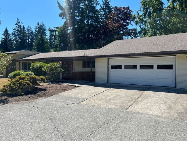 Building Photo - 3bd/2ba Bellevue Home