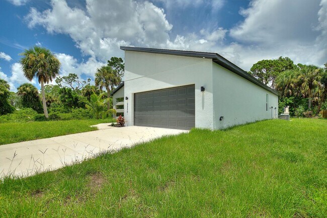 Building Photo - ONE MONTH FREE RENT! Modern, energy effici...