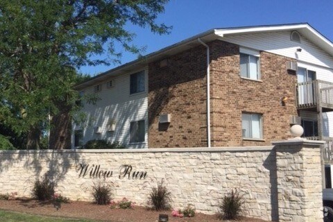 entrance - Willow Run of Crest Hill