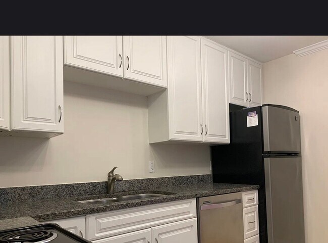 Foto del edificio - 1397 Broadview Ave