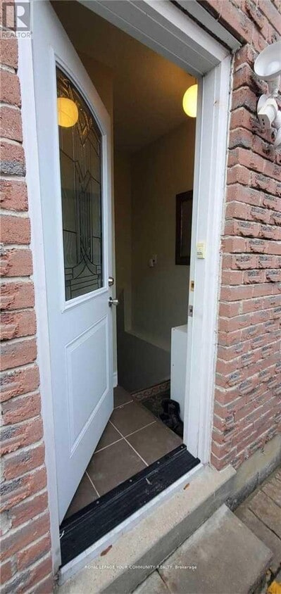 Primary Photo - 61 Nightstar Dr