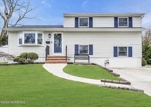 Building Photo - 1102 Interlaken Ave