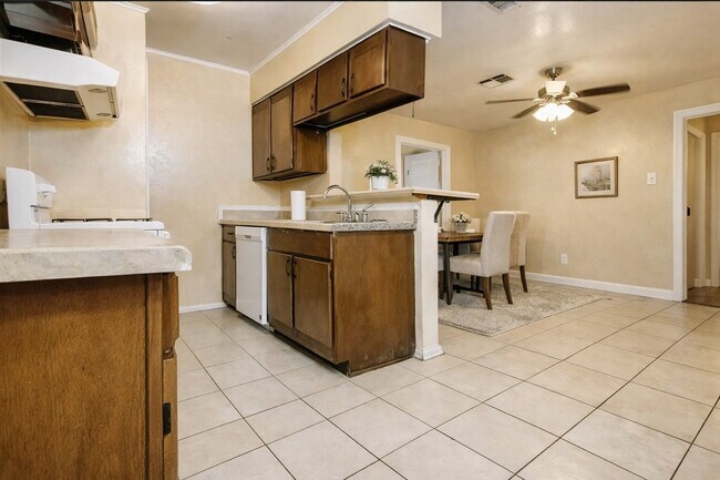 Building Photo - 10818 Long Gate Dr