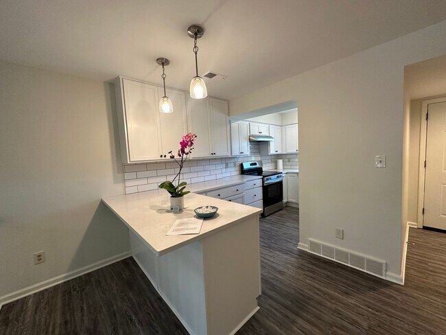 Building Photo - 185 S. Eagle Creek