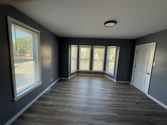 Building Photo - 798 Montello St