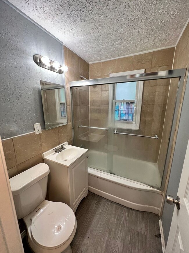 Building Photo - 2 Bed 1 Bath- $1,160.00 a Month