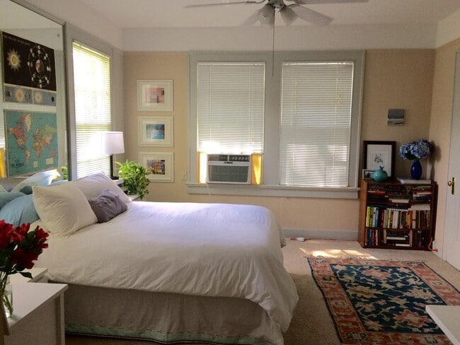 Building Photo - Steps from Audubon Park!!! Natural light, appliances included, Laundry on site