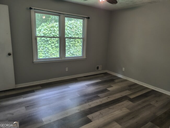 Building Photo - 1678 Ridgeview Dr NW