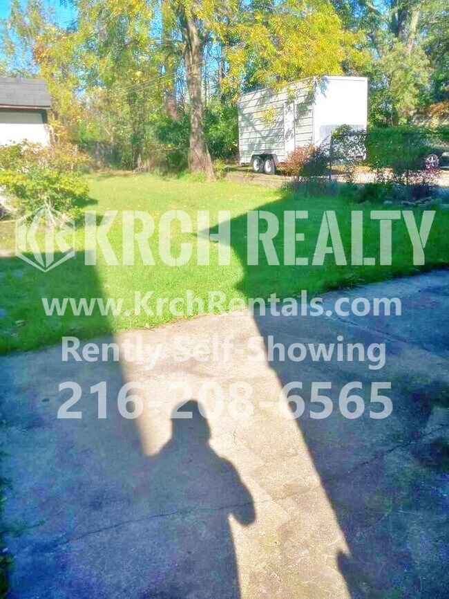 Building Photo - 13609 Caine Ave